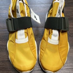 Size 10.5 - Nike Komyuter - Gold